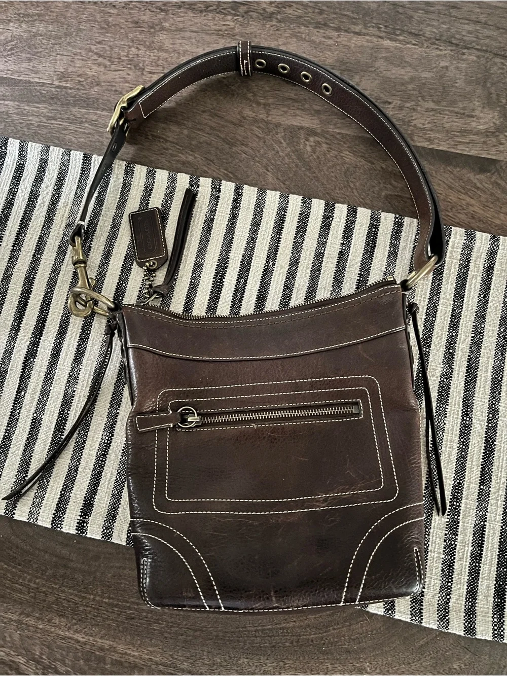 Vintage dark brown leather Coach Bleecker shoulder bag 10398 brass hardware